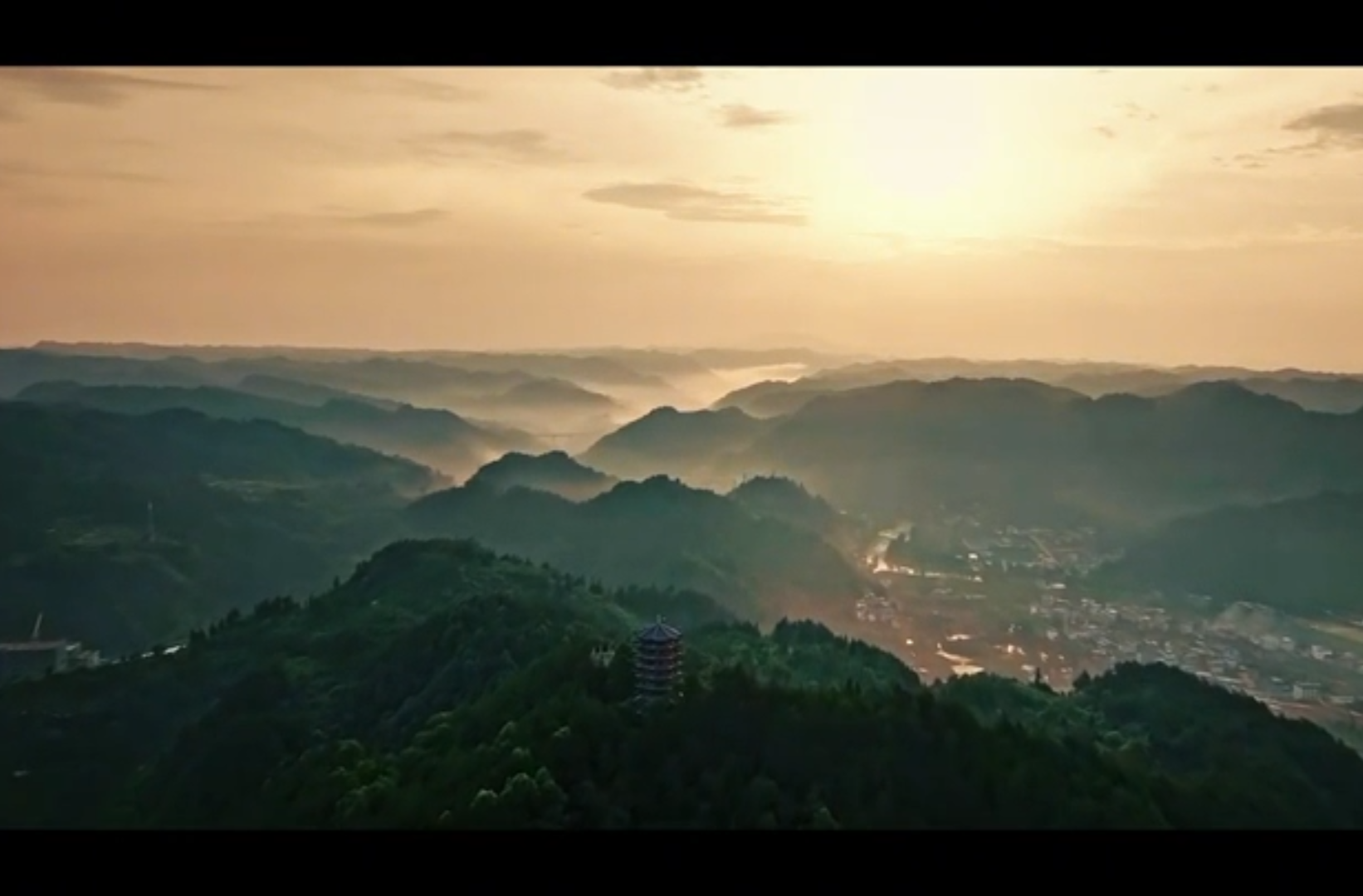 大学生纪实短片三等奖作品《记忆里的精神家园-凤凰》