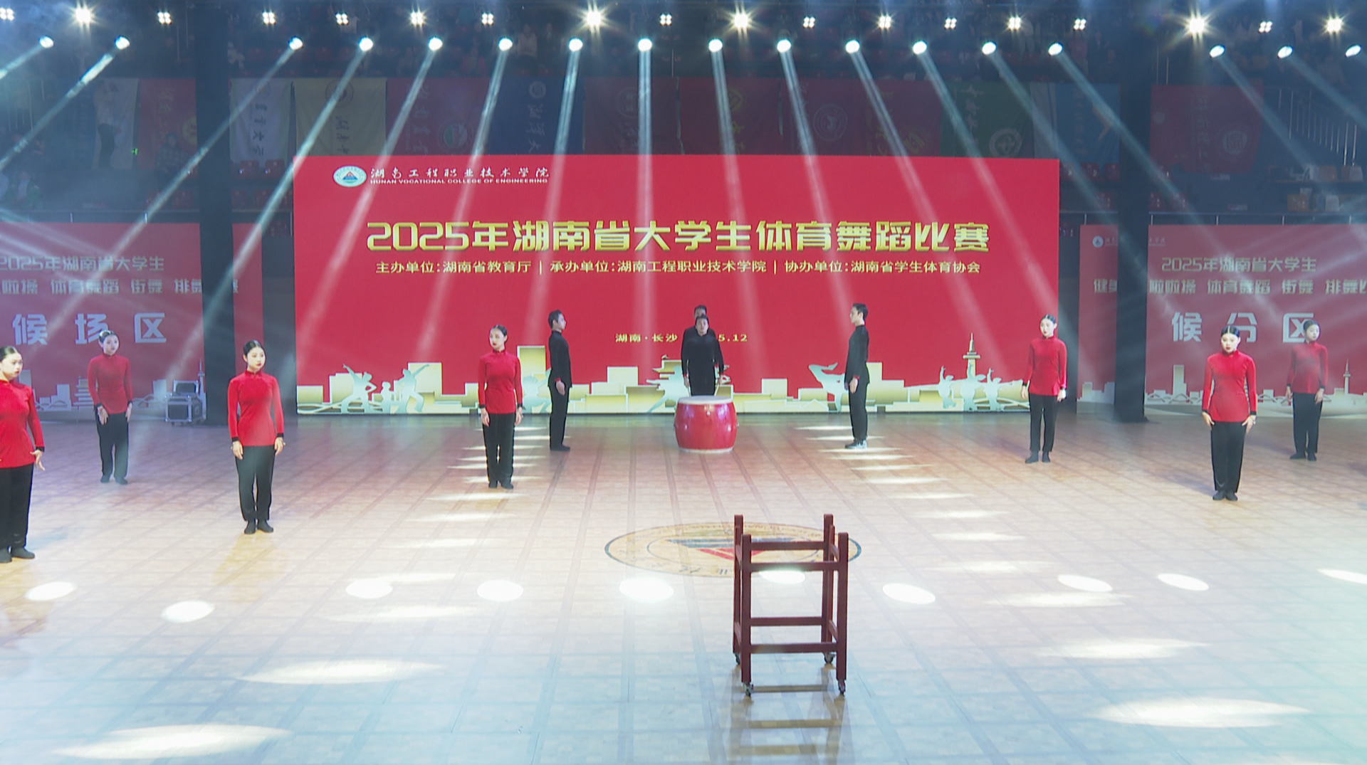 青春绽放 力美飞扬 全省3000余名大学生竞技五项操舞大赛