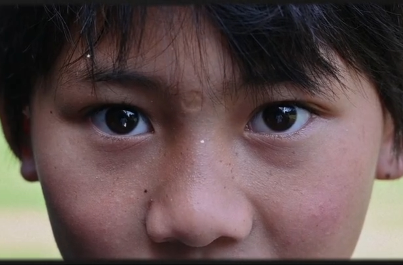 大学生纪实短片一等奖作品《山那边的绿茵场》