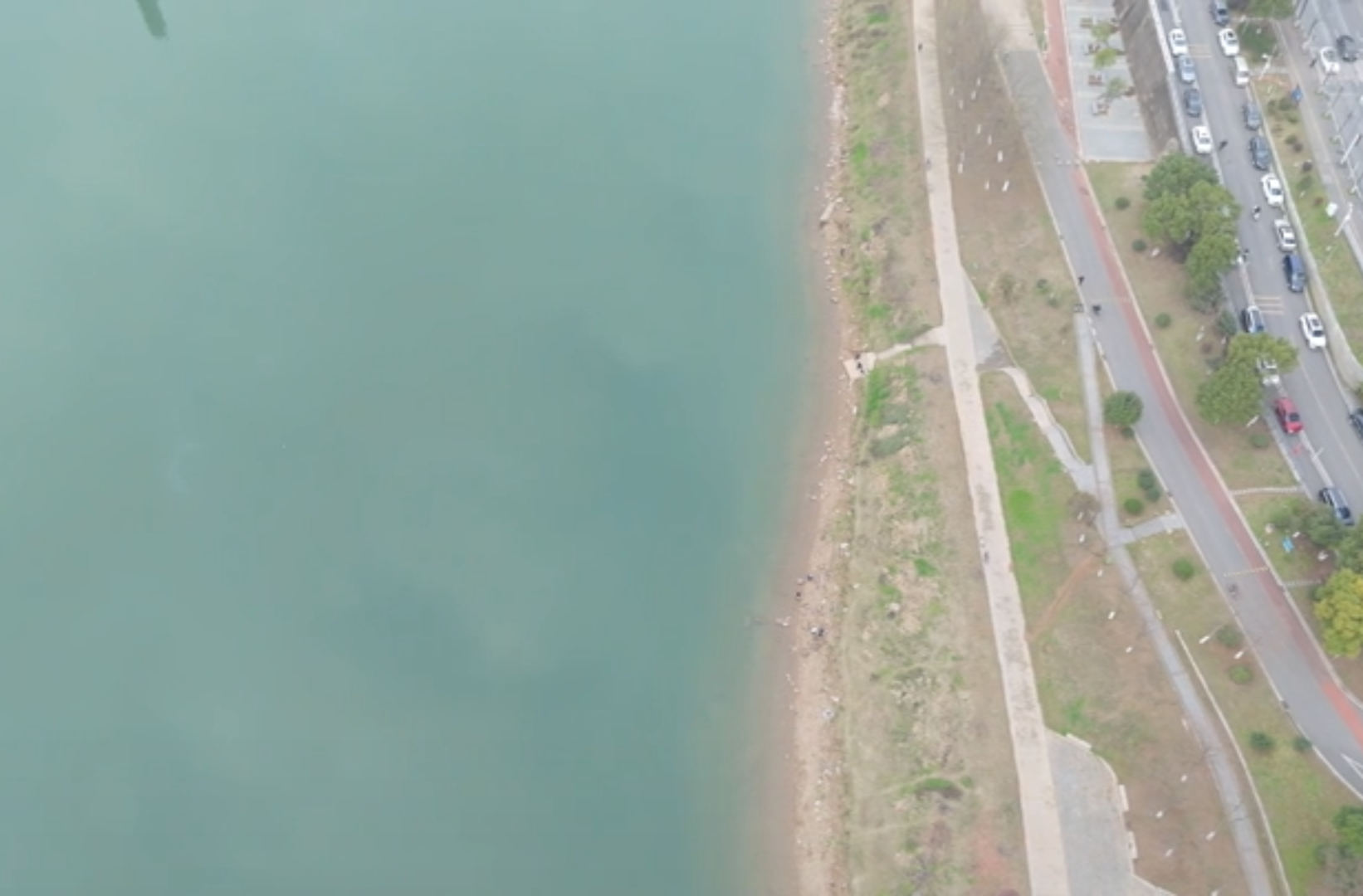 大学生纪实短片二等奖作品《在裂隙里种植春天》