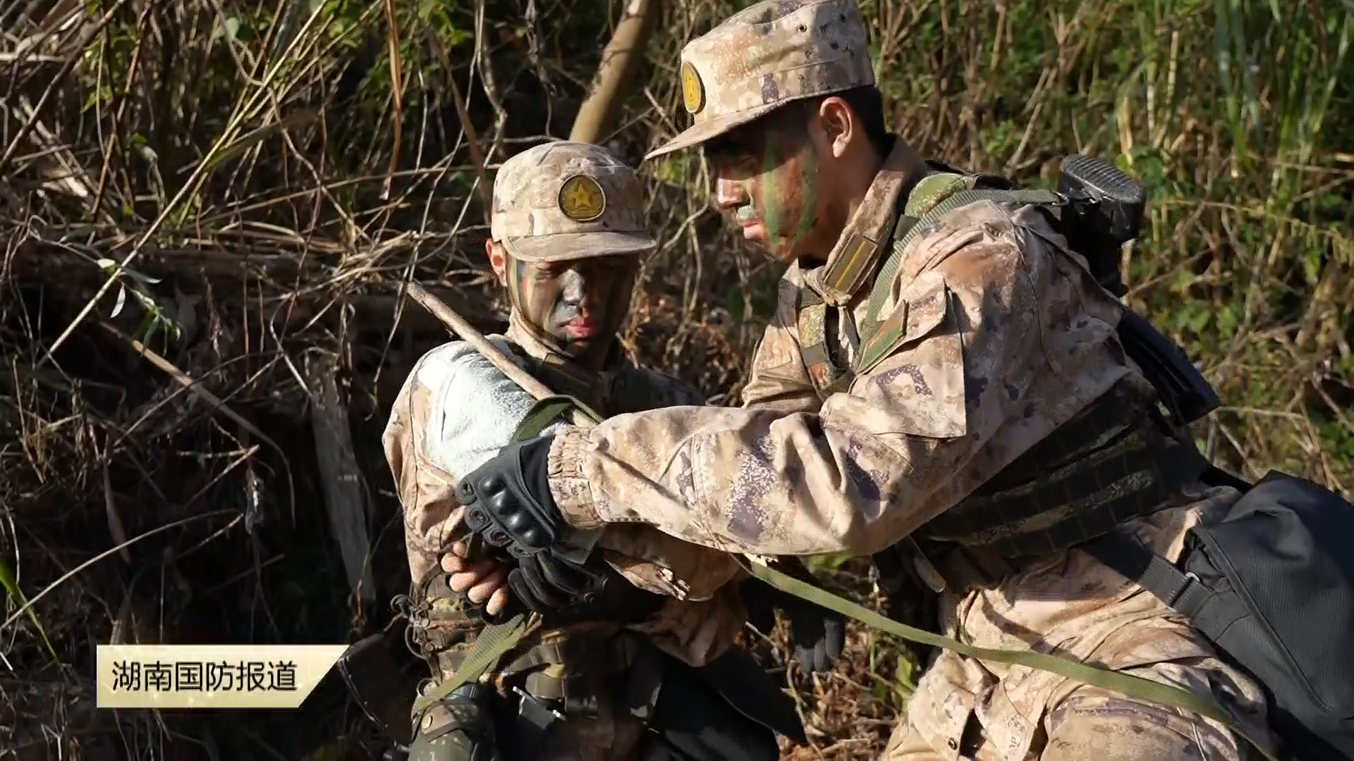 国防科技大学开展野战生存课程考核——野训淬钢磨筋骨 精武强能铸英才