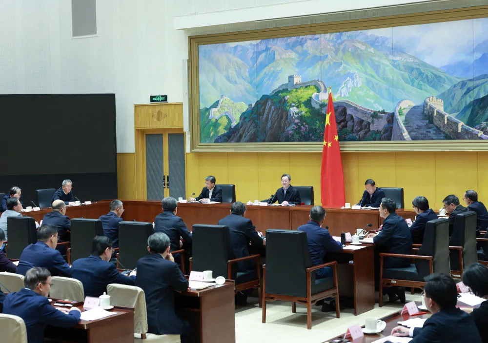 丁薛祥在卓越工程师培养改革座谈会上强调 加大卓越工程师培养力度 为建设教育强国、科技强国、人才强国提供有力支撑