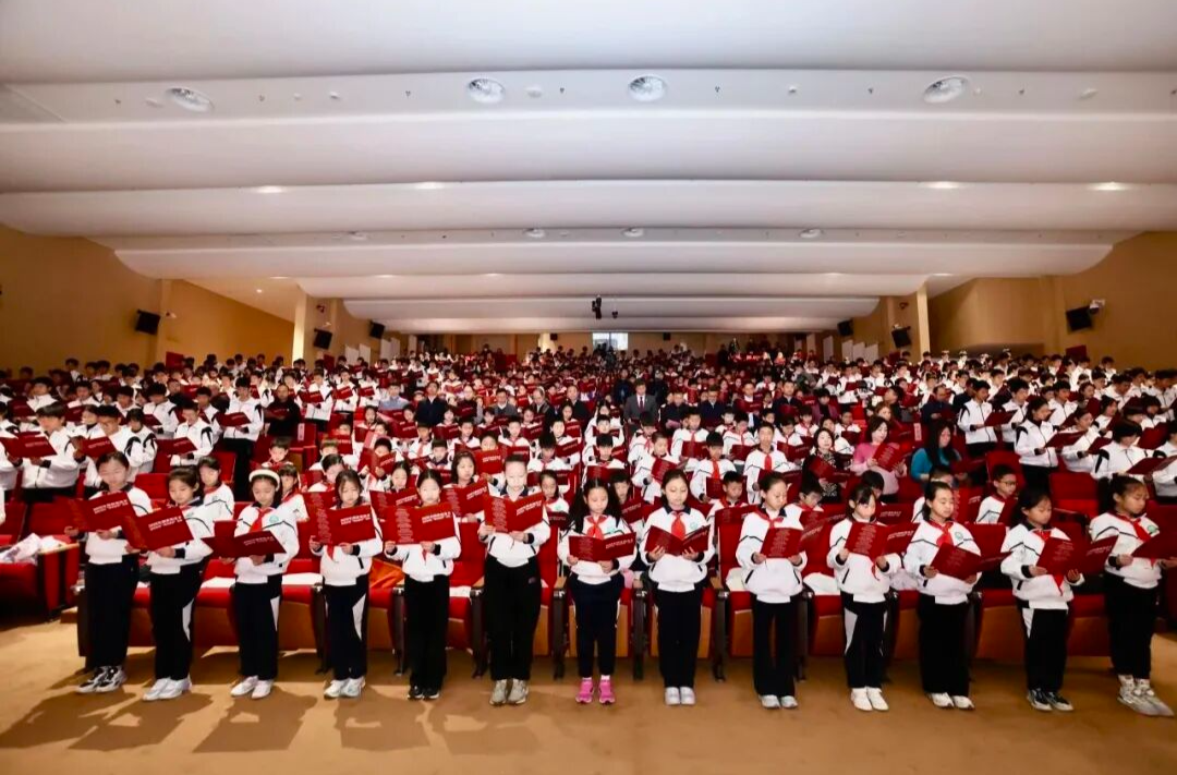 晨光里的法治课堂！让宪法精神守护青少年成长