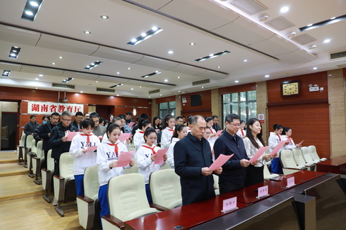 全省教育系统举行2025年国家宪法日“宪法晨读”活动