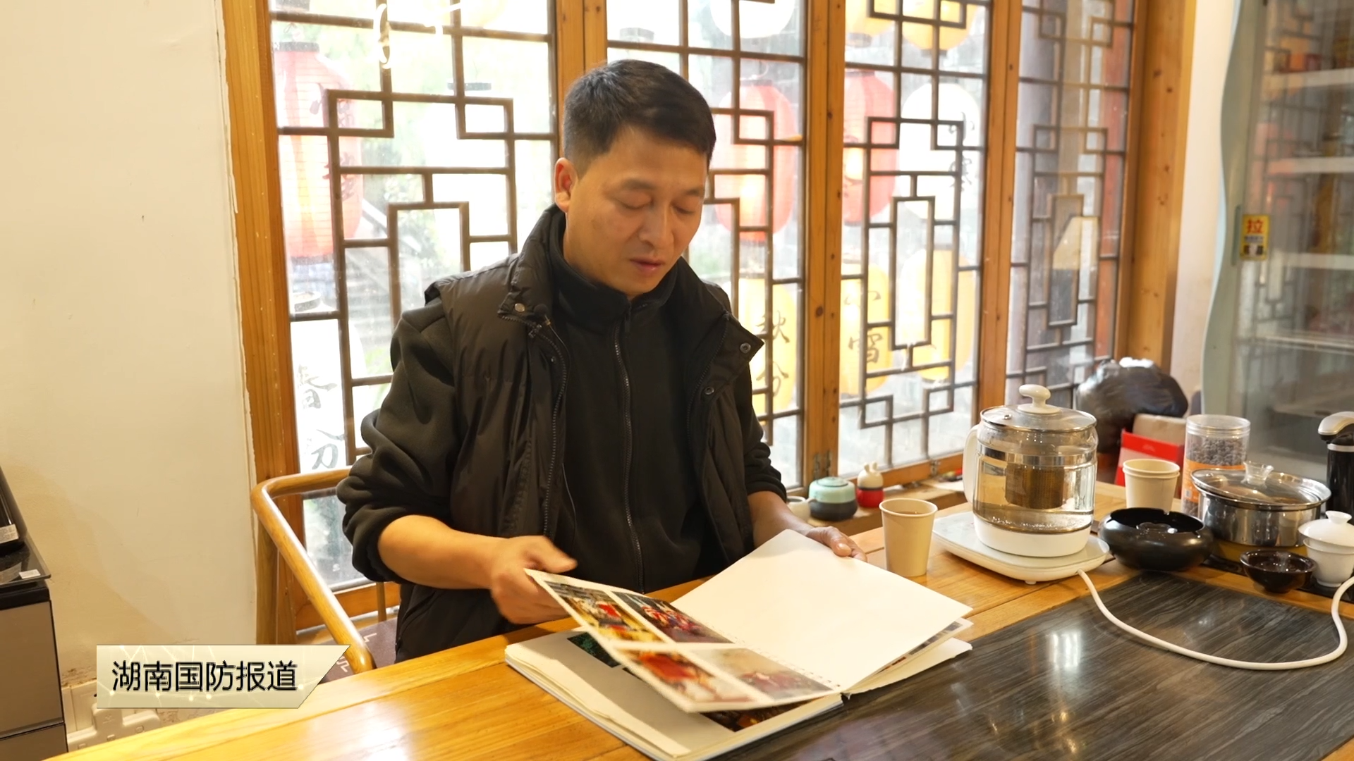 “三哥”李利萌：凤凰古城里的“暖心”守护者