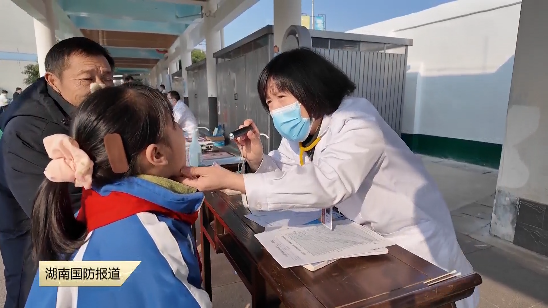 军民一家亲！第九二一医院走进帮扶小学开展义诊活动