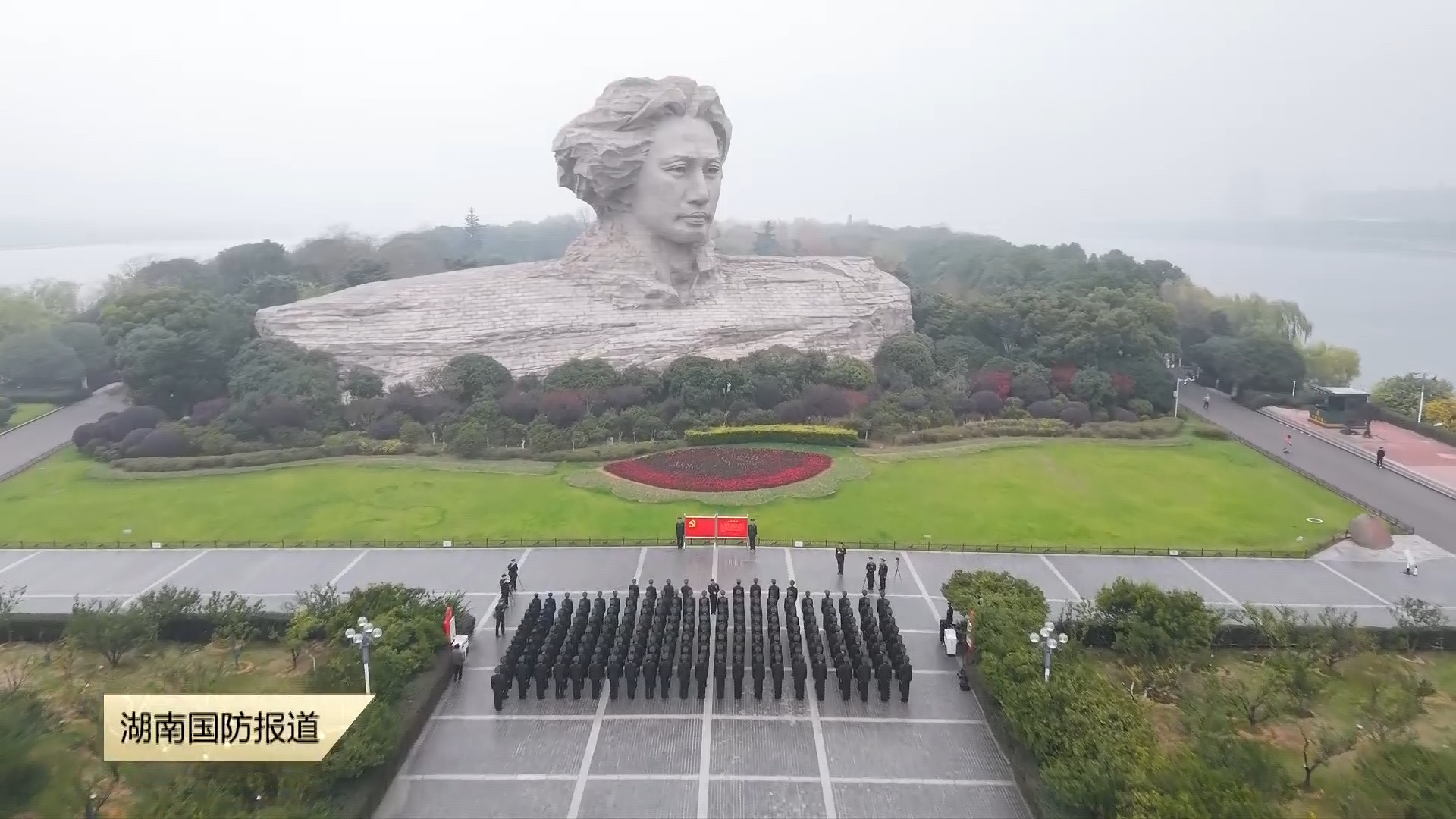 纪念毛泽东同志诞辰132周年——军校学员跨越百年致敬伟大领袖毛泽东