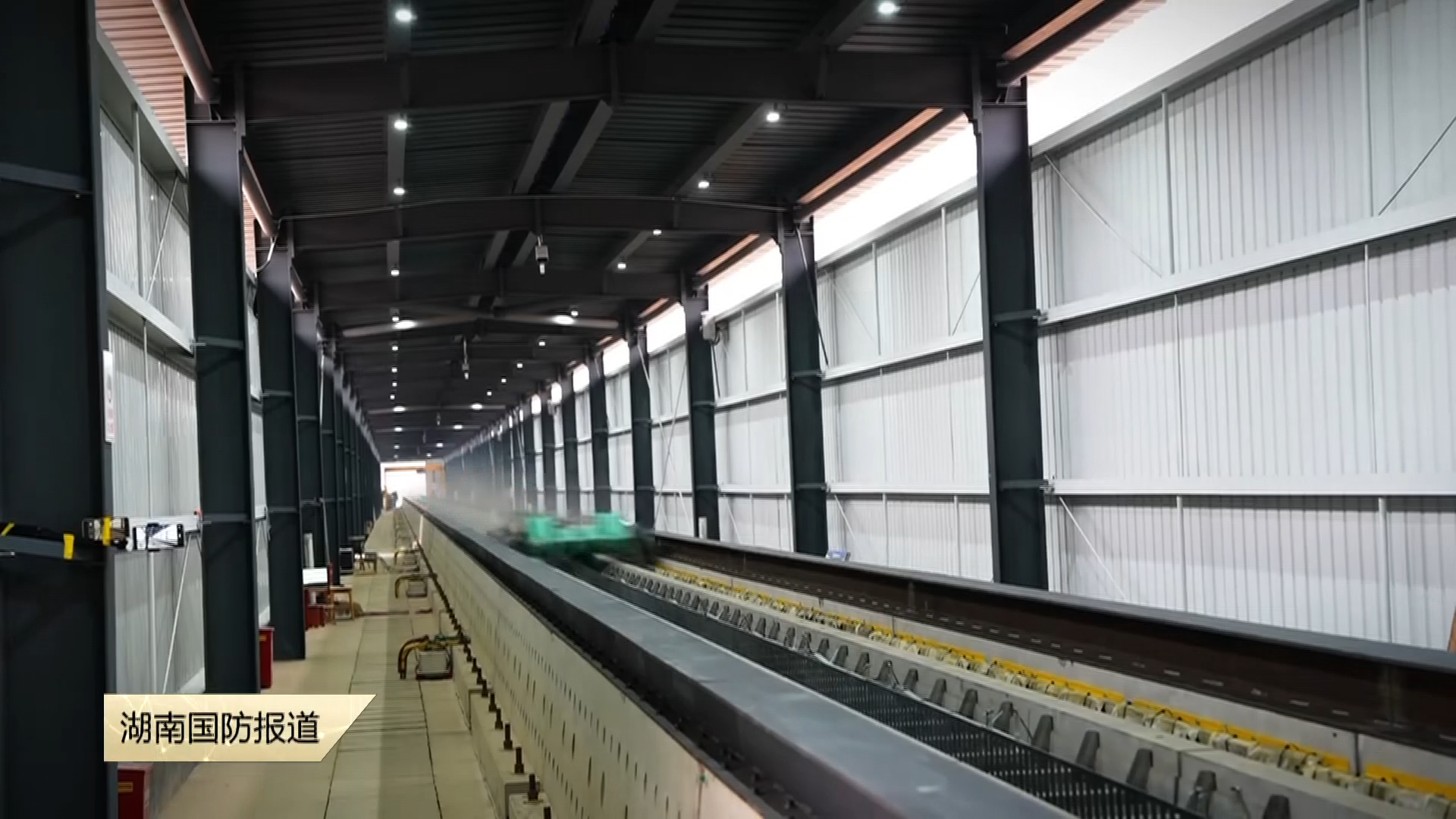 时速700公里 国防科大创造超导电动悬浮推进世界纪录