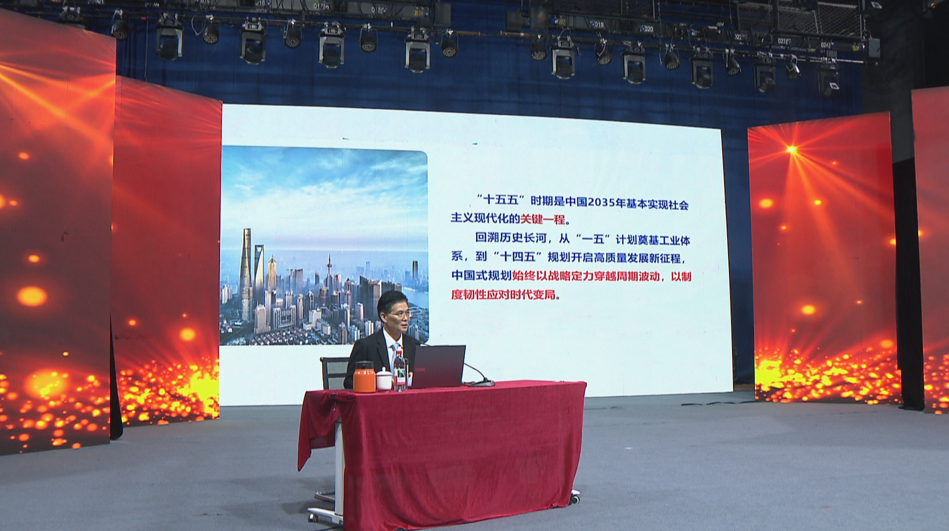 省委宣讲团成员到湖南教育电视台宣讲党的二十届四中全会精神