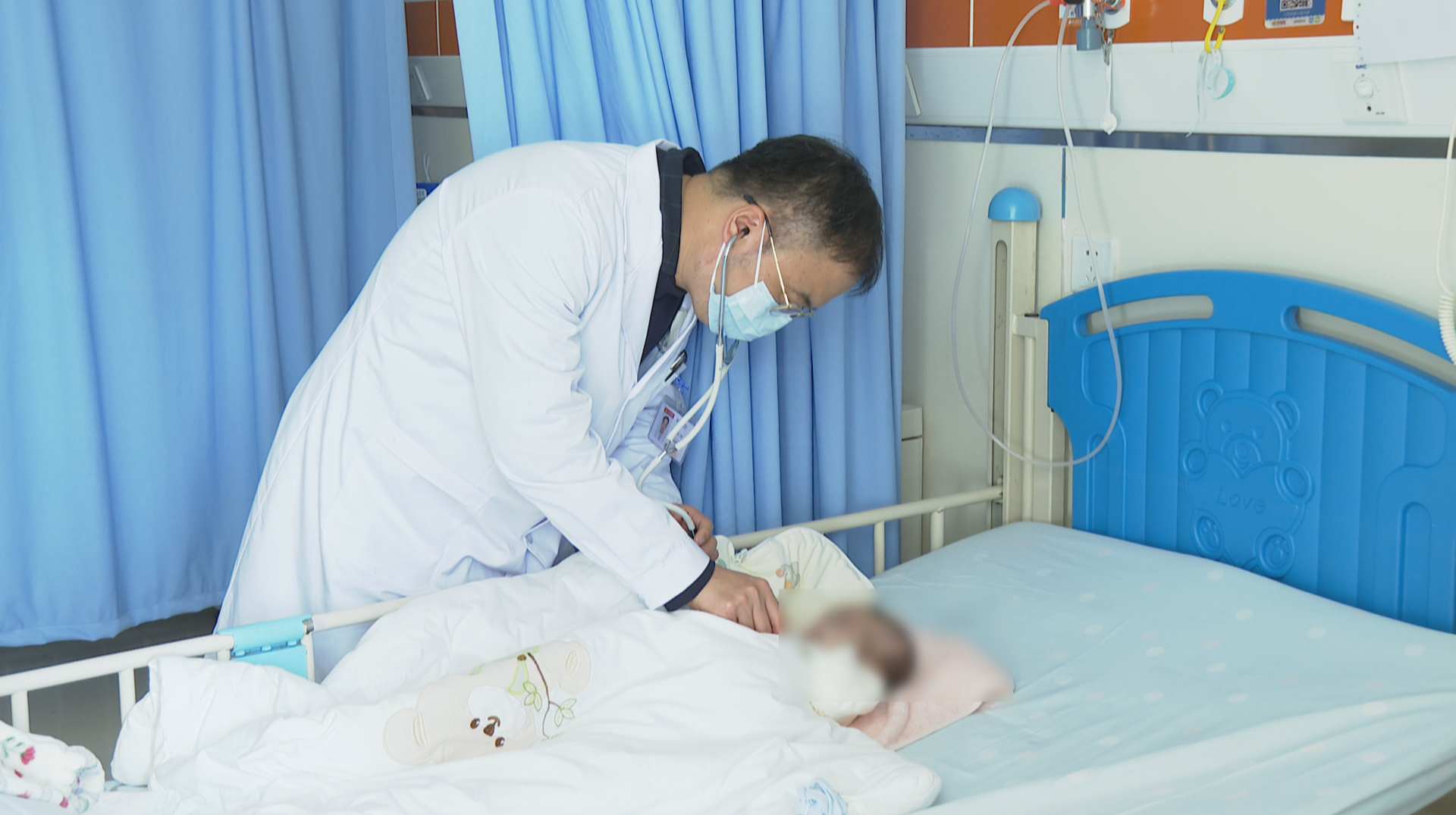 胸腔镜微创手术助新生儿打赢“保肺战”