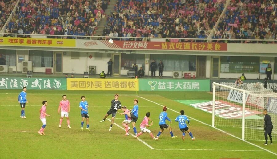 烟火、汗水和归属：2025湘超联赛写给城市的三行情书