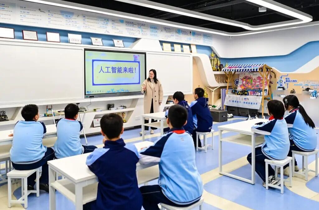 迈出教育强国建设的铿锵步伐——二〇二五年基础教育改革的系统布局与实践探索