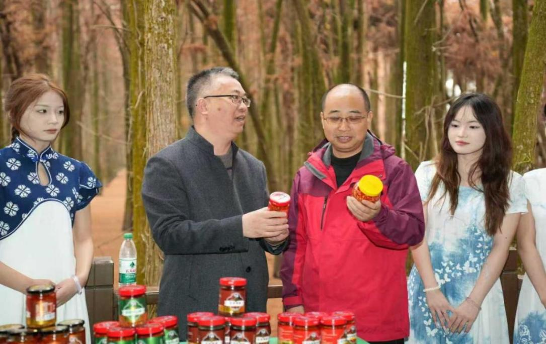 文艺赋能乡村 青春助力振兴 —— 邵阳学院学子以专业实践共助云水