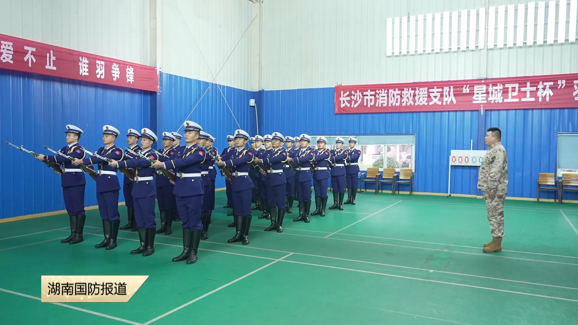 六次受阅老兵为长沙消防国旗护卫队立起“仪仗标杆”