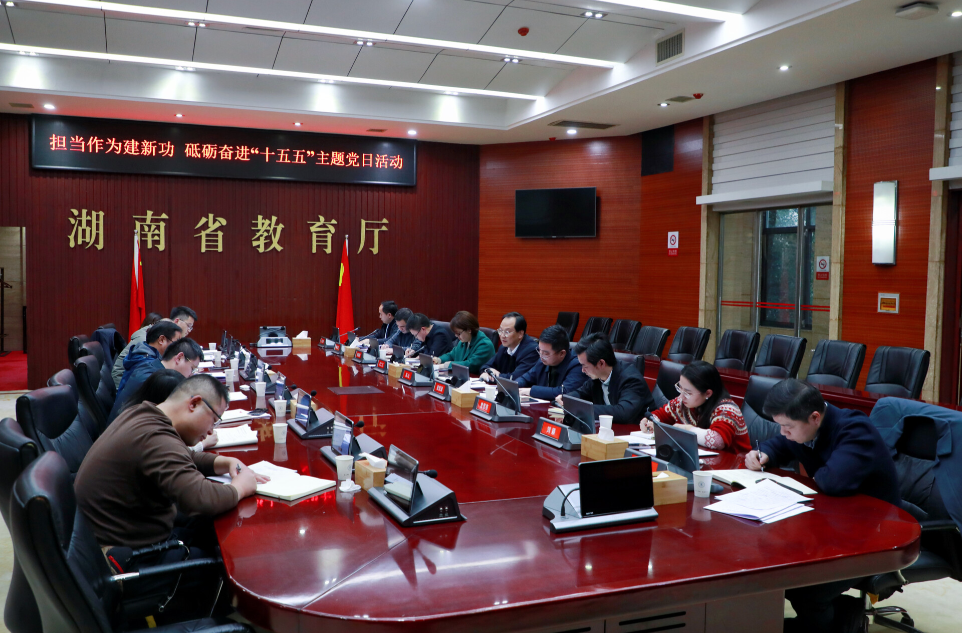 担当作为建新功 砥砺奋进“十五五” 高山以普通党员身份参加所在党支部主题党日活动