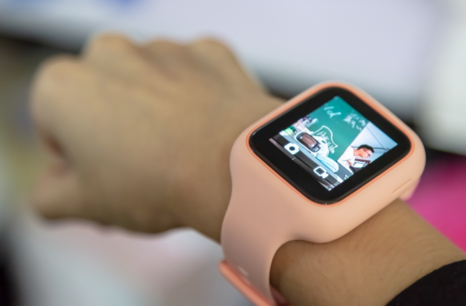 “护娃神器”儿童电话手表真能放心护娃吗？