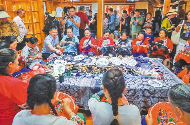 十八洞村新故事