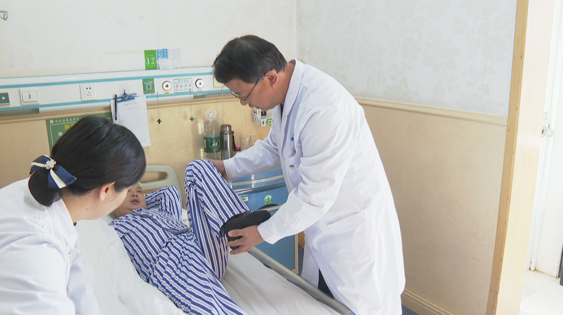 动态康复精准施策 45 岁脊髓损伤患者重新“站”起来