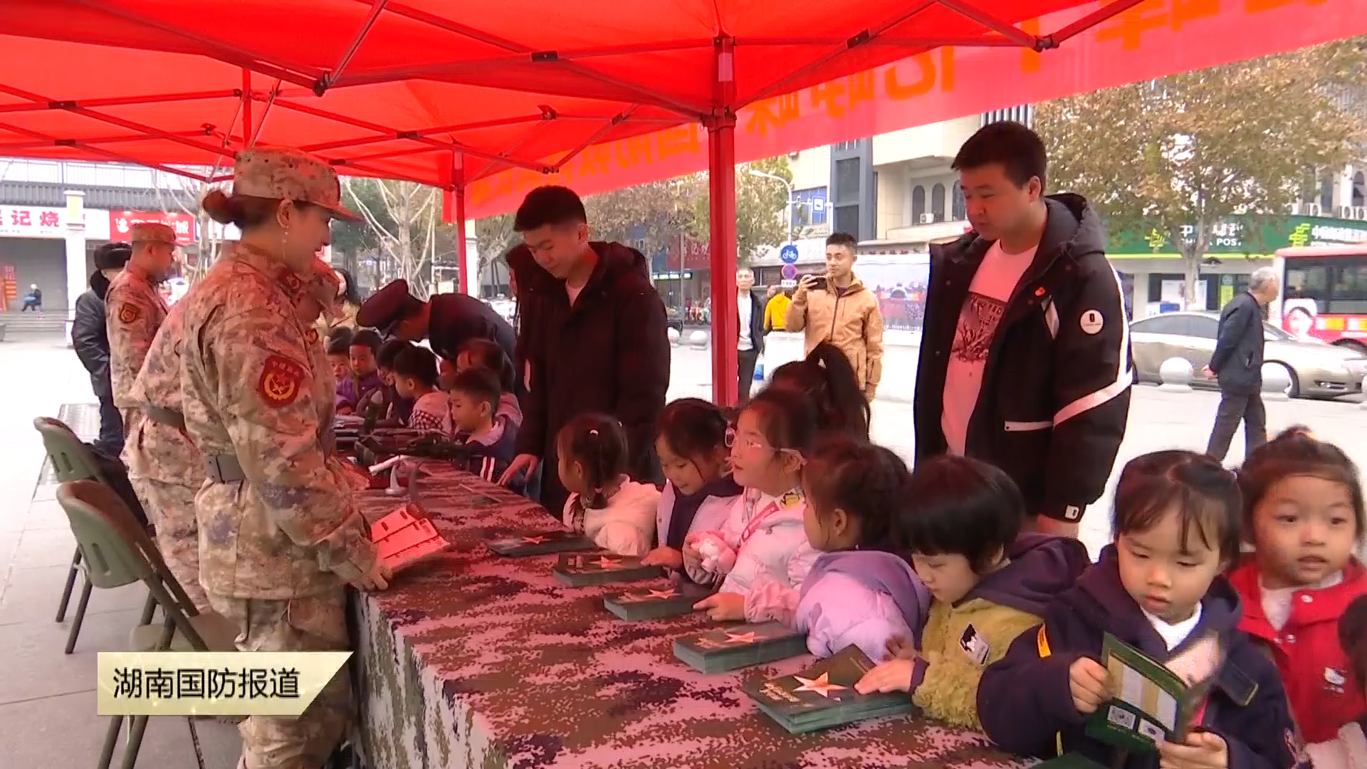 衡阳市：国防教育暨征兵宣传活动走进网红景区