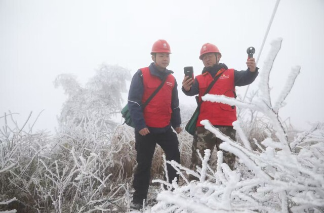 观冰哨所全部进驻，融冰装置集结到位！湖南电力打响抗冰保电攻坚战