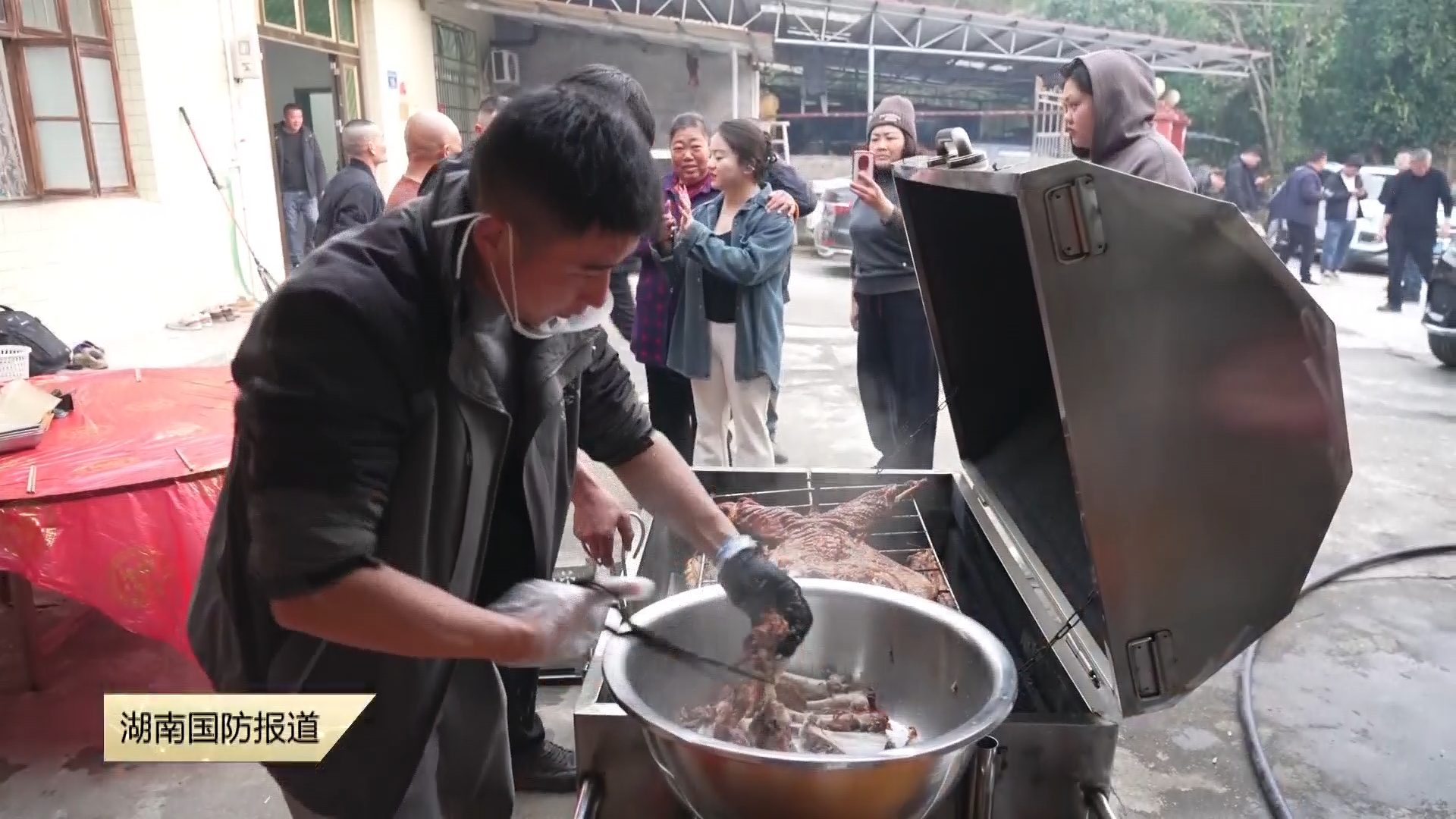 “羊”帆起航！浏阳老兵彭佑文带战友“烤”出致富路