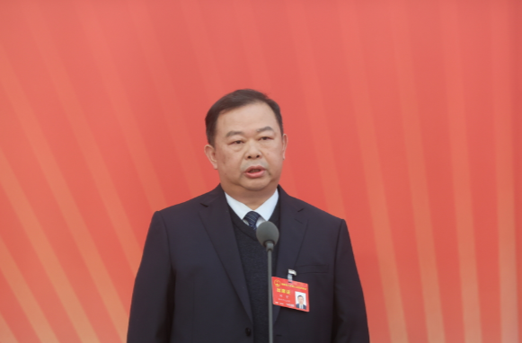 代表通道丨刘望：让更多躺在高校的科技成果，昂首走向宽广的市场