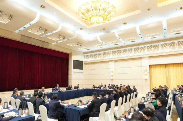 毛伟明参加省政协十三届四次会议第二联组讨论