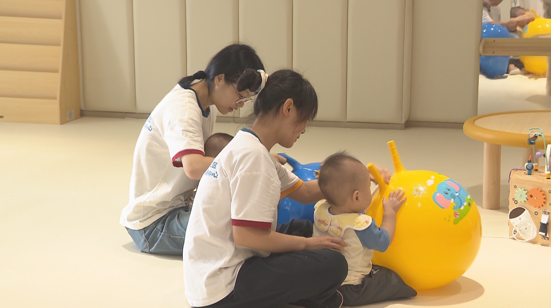 聚焦托育人才缺口  婴幼儿照护行业产业发展报告发布