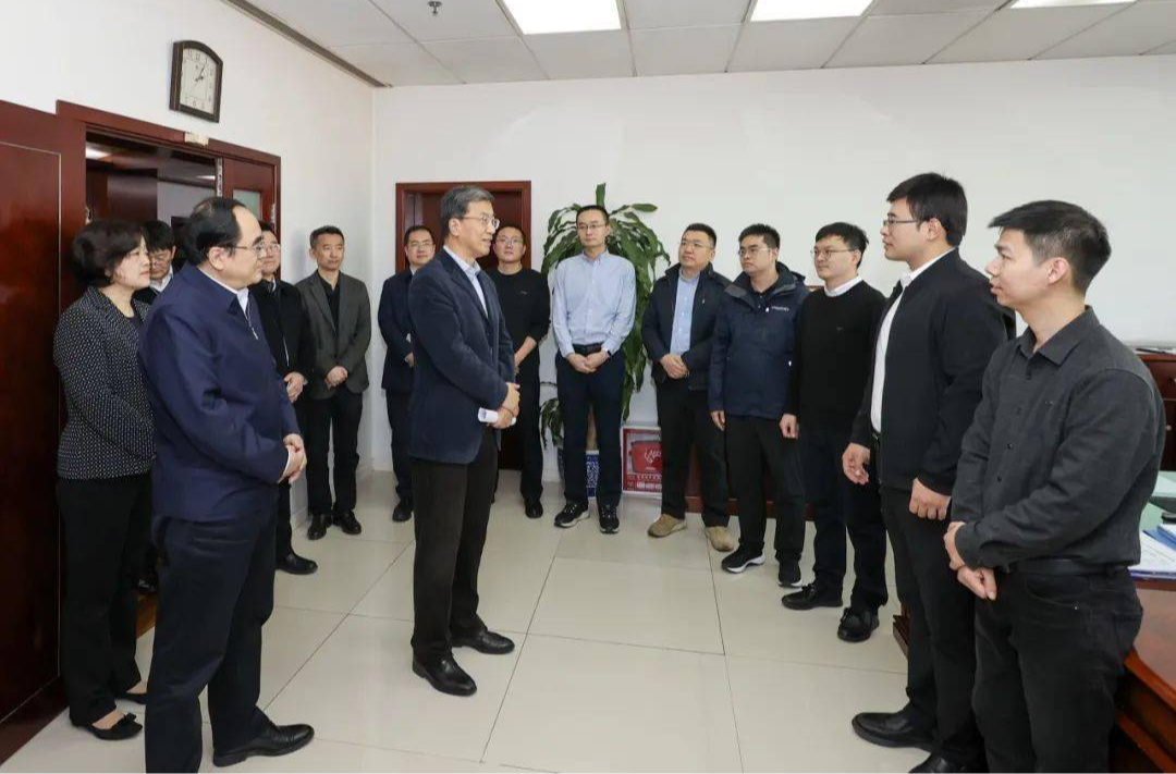 怀进鹏看望慰问春节期间值班值守人员