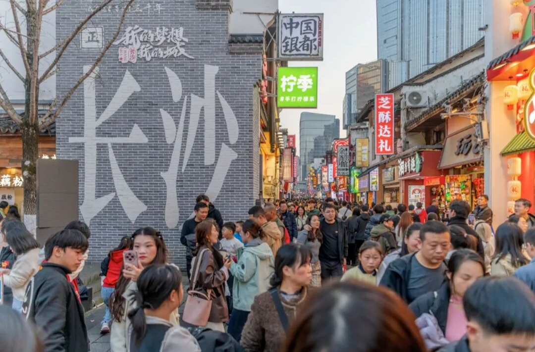 春节假期第八天，湖南客流2179.95万人次