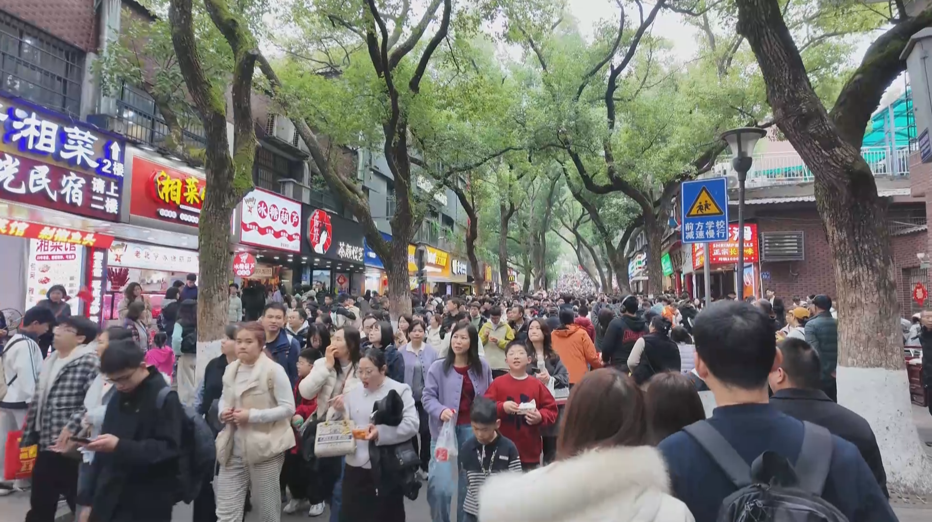 湖南春节假期接待游客超5842万人次 营收超573亿元