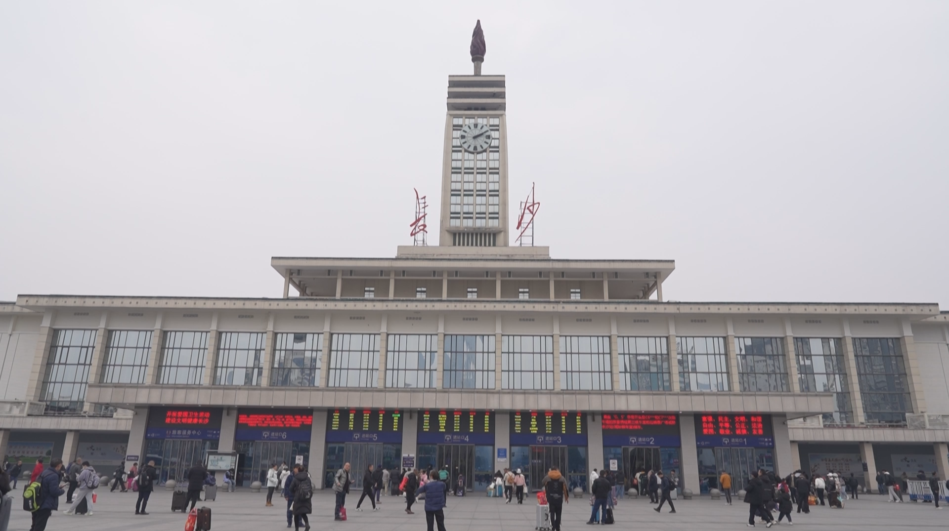 长沙:多方合力救助突发疾病旅客