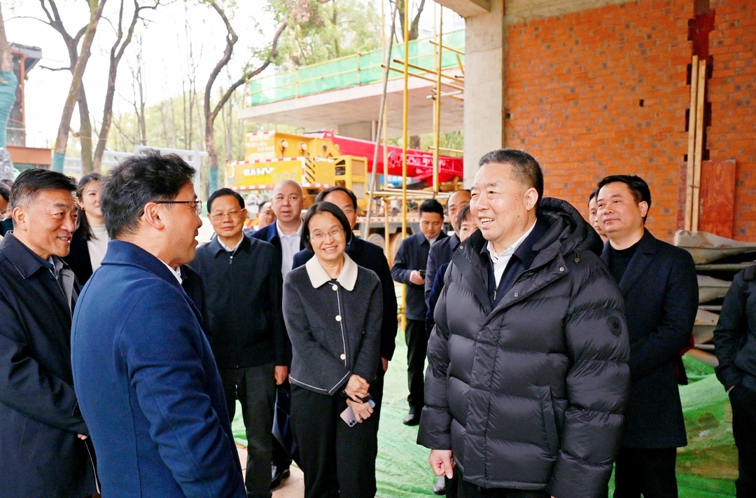 毛万春调研“馆园融合”建设情况