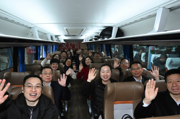 在湘全国人大代表启程赴京