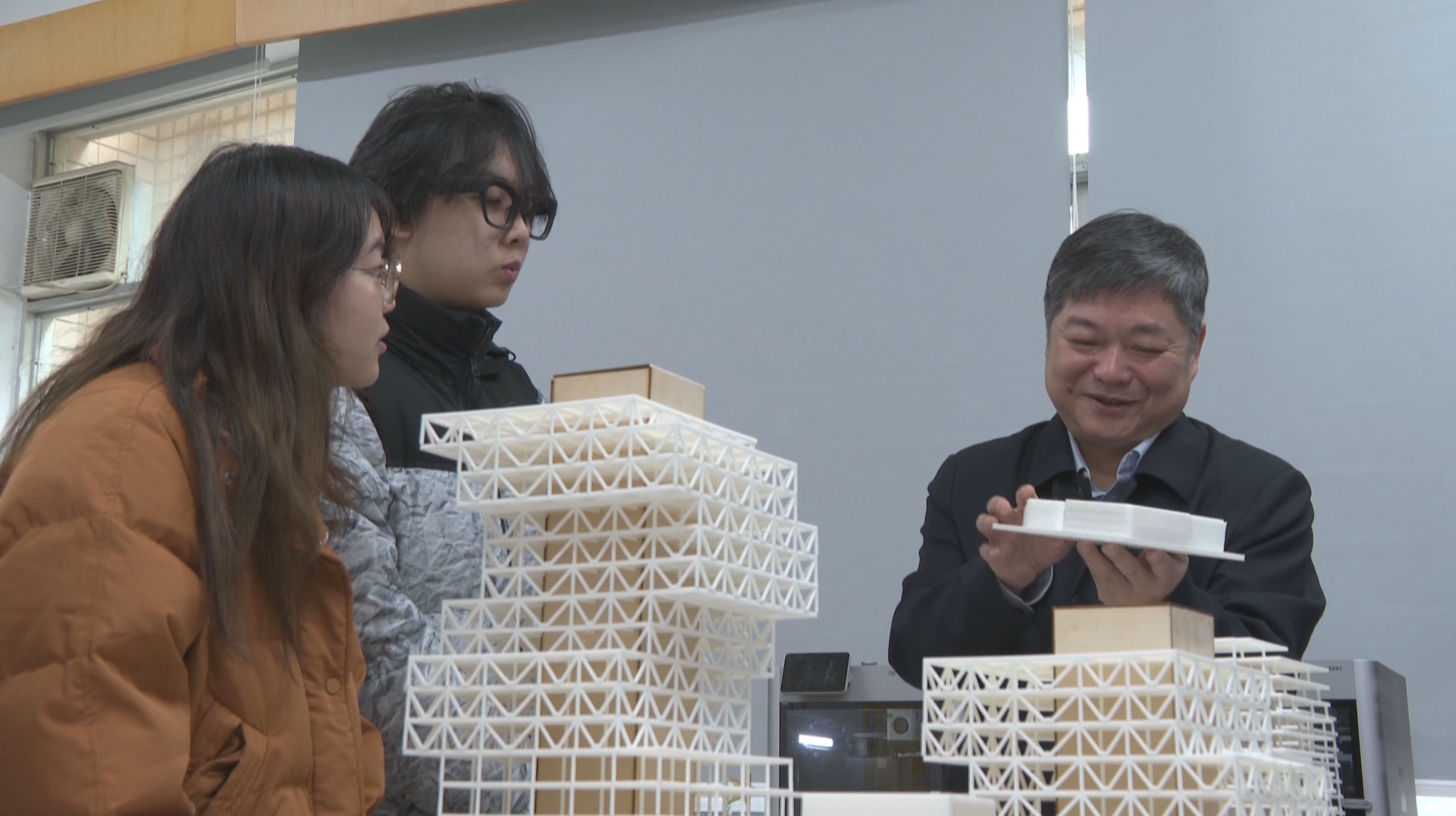 委员风采·石磊：让文化惠及百姓 让城市留住记忆