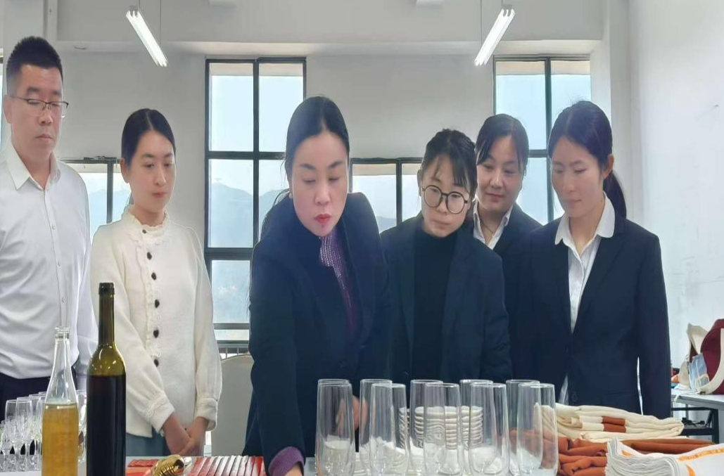 践行“手上有活”精神 湖南这所中职学校的“开学教师实训”火了