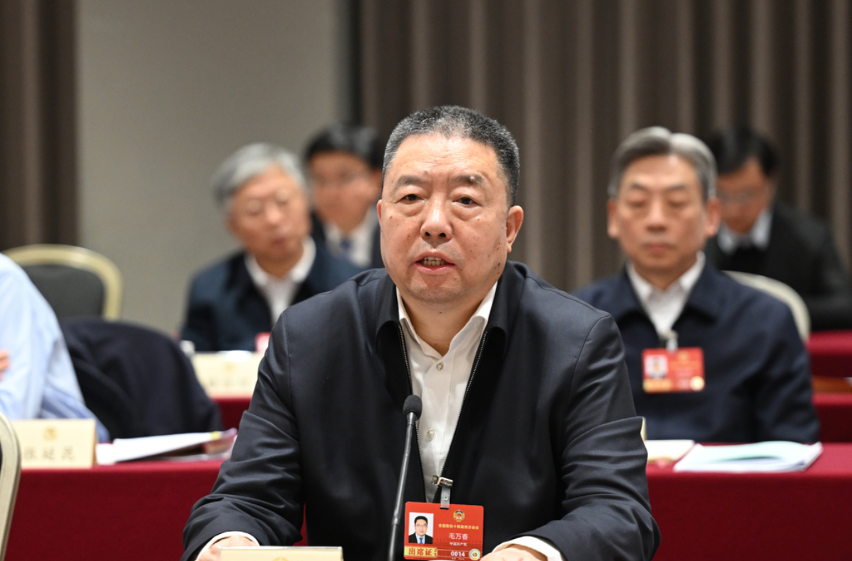 毛万春等住湘全国政协委员参加小组会议