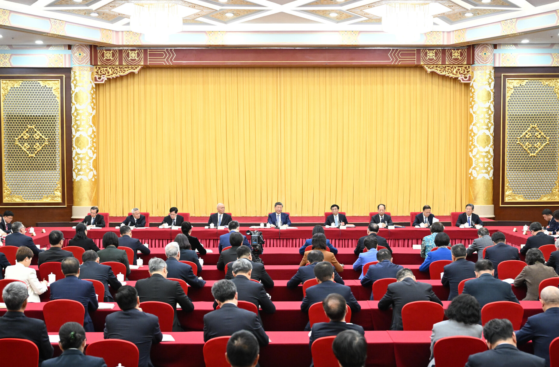 习近平：坚定不移走中国特色卫生与健康发展道路 推动“十五五”时期健康中国建设取得决定性进展