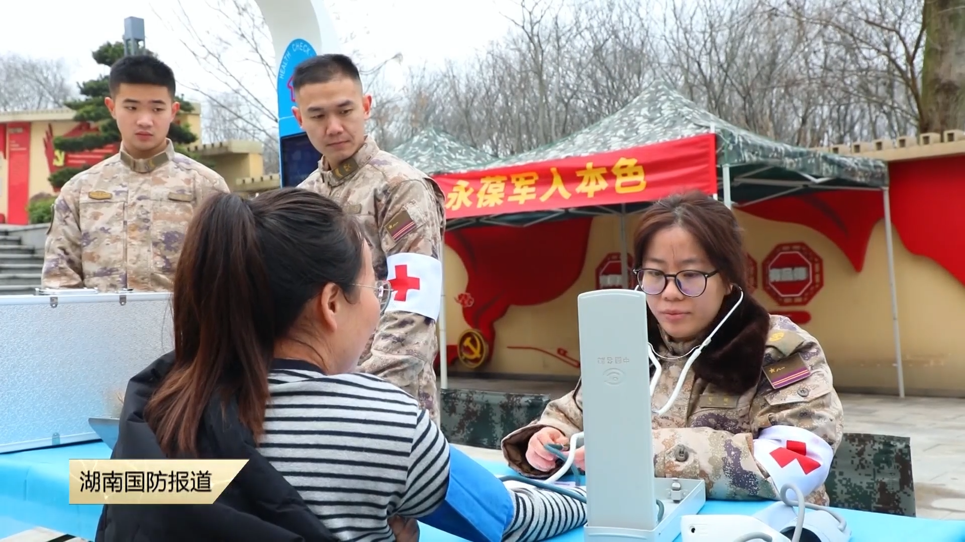 信息支援部队某部开展助民服务活动