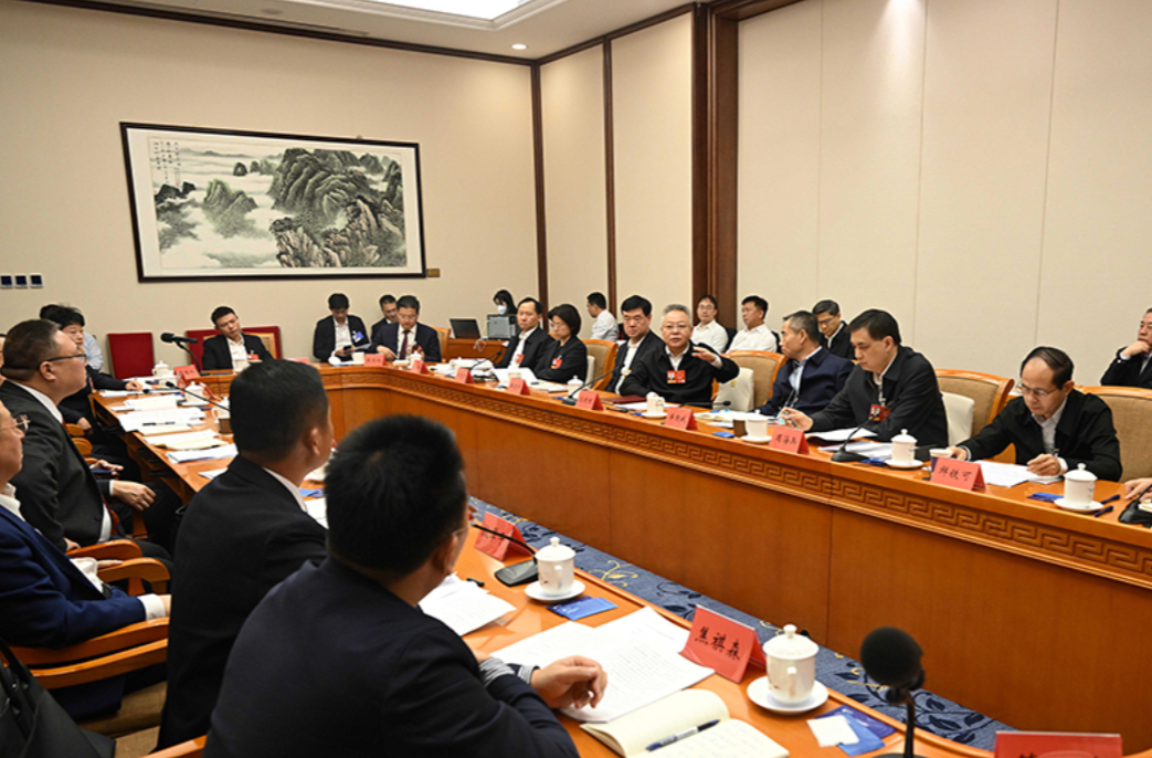 湖南代表团举行分组会议 审查计划、预算报告和草案