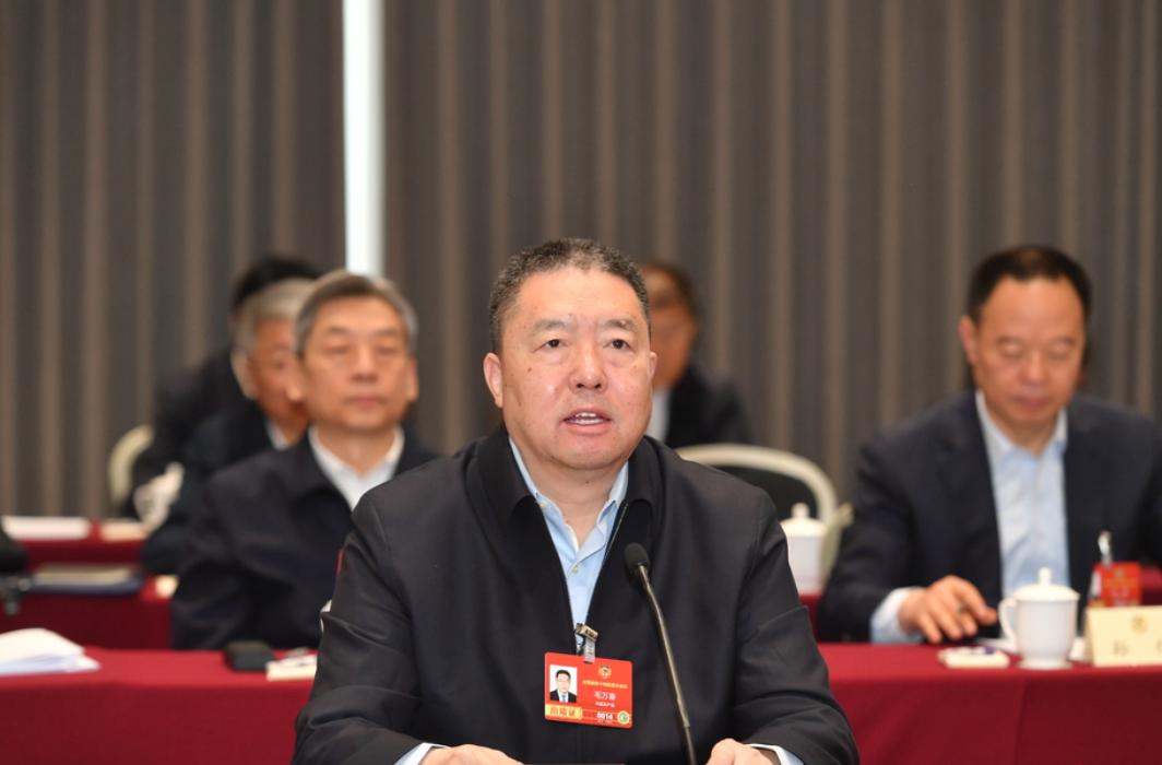毛万春等住湘全国政协委员参加小组会议