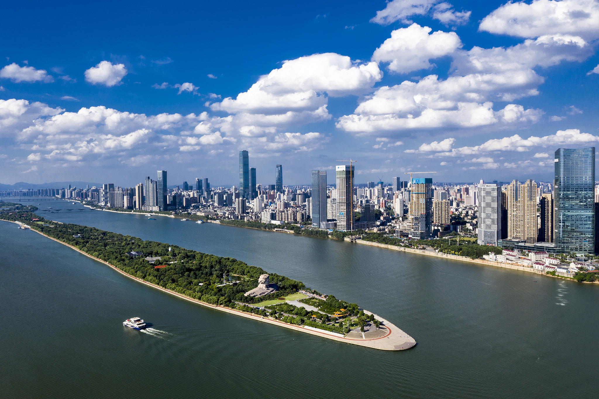 就业创业生活成长全方位发力 打造“年轻人友好省份”