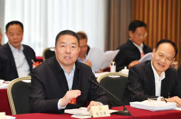 毛万春等住湘全国政协委员参加小组会议