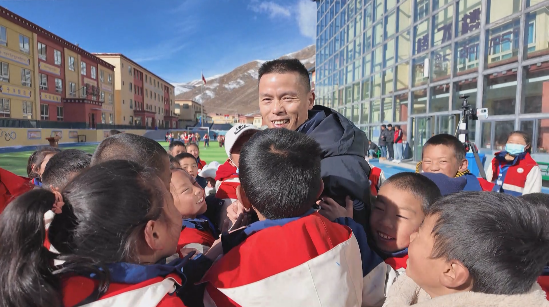 “中国好人”唐林：13年23次进藏  累计30万公里公益助学