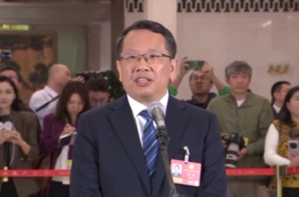 委员通道丨徐坤：AI重塑教师角色 应引导学生合理有度使用