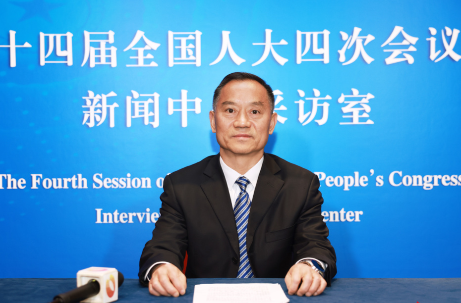 湖南代表团共提交代表议案12件、建议430件