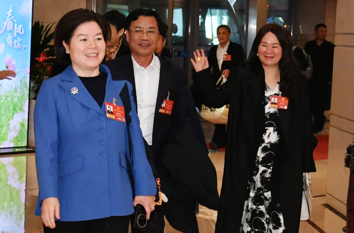 住湘全国政协委员返回长沙