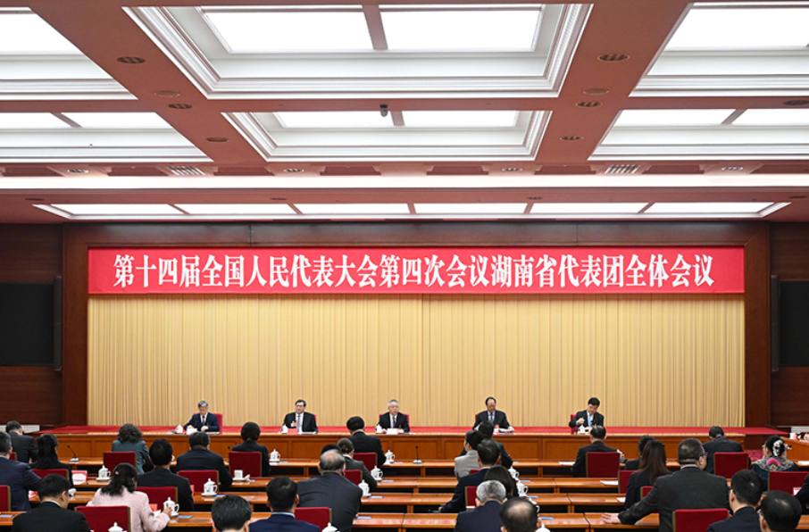 湖南代表团举行分组会议和第六次全体会议