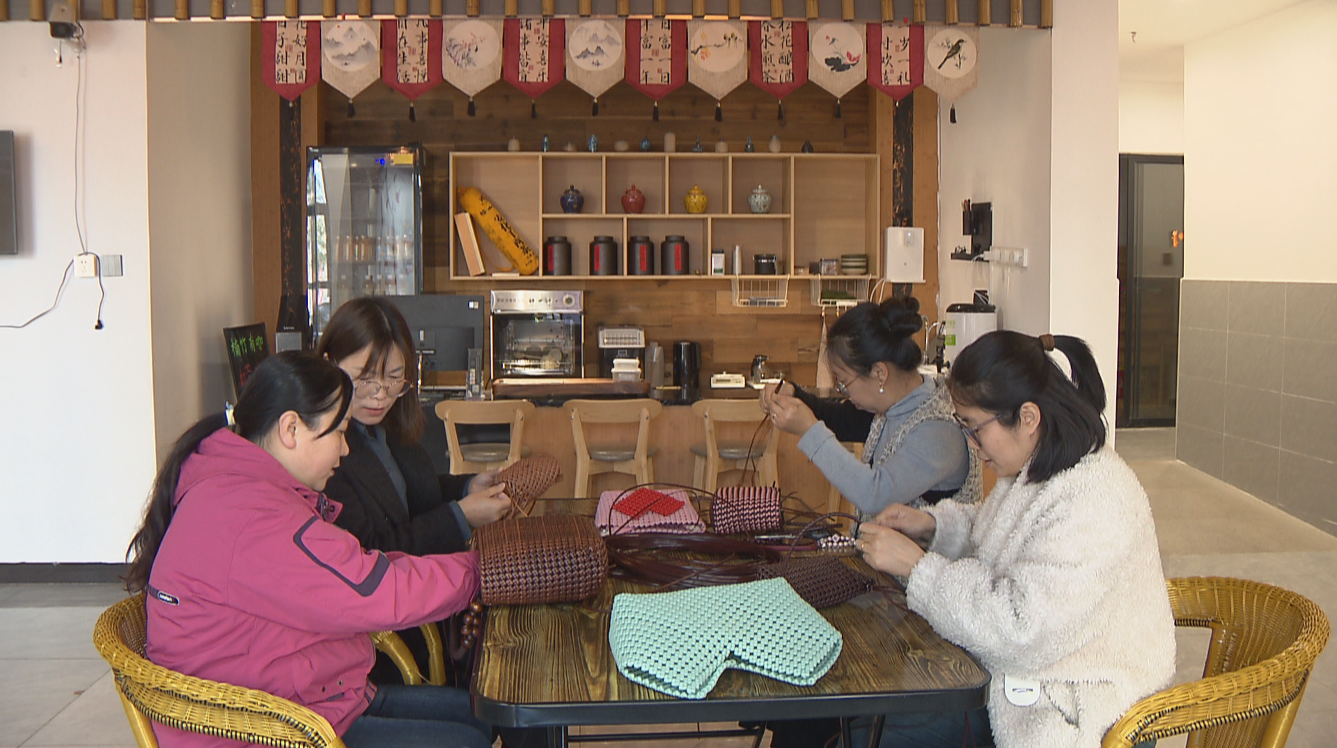 长沙：小阵地汇聚大爱心 社区慈善超市传递温暖