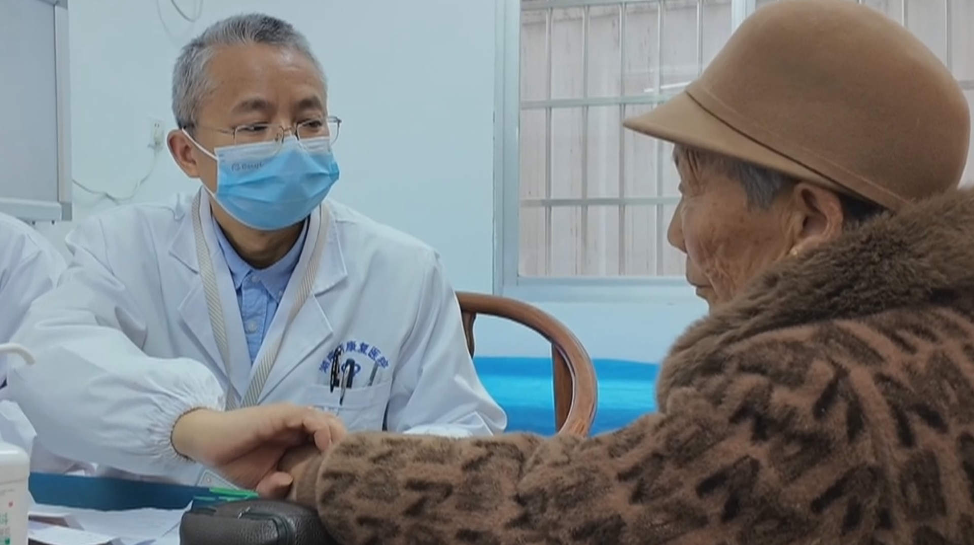 八旬老人40天难眠  中医调理解困局